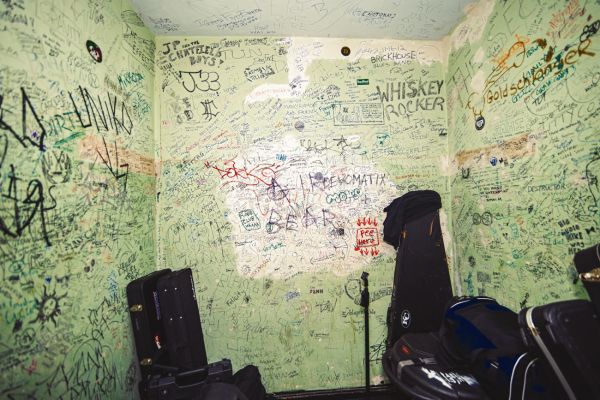 green-room-beachland-26-webBA345F24-3C41-9349-5B3C-77D8E1B85C40.jpg