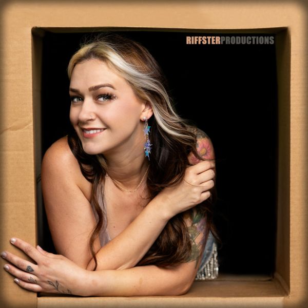 sophie-box-wm-webebbc8b6a-1e25-dbde-599c-32428b587ecb8145D96C-0A53-53CB-22BE-129F07D3EB1F.jpg